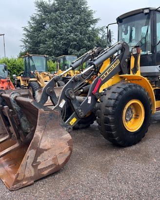 NEW-HOLLAND W 130 TC + FORCHE