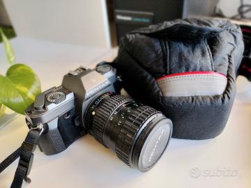 Pentax P30 con borsa e obiettivo 28-80mm