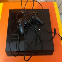 PS4 FAT IN  BUONO STATO  INLUSO IL PAD E CAVI