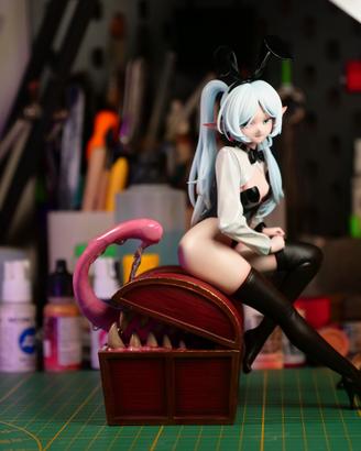 Frieren Bunny Suit figure colorata a mano. 