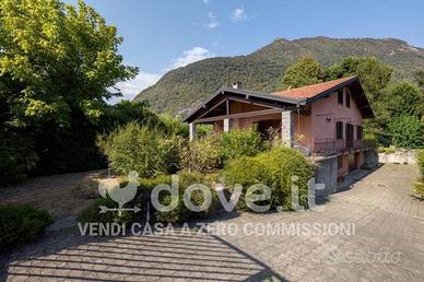 Villa di 300 m² con 3 locali e box auto a Laveno-M