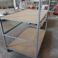 carrelli scaffalature in acciaio sulle ruote