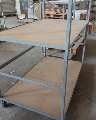 carrelli scaffalature in acciaio sulle ruote