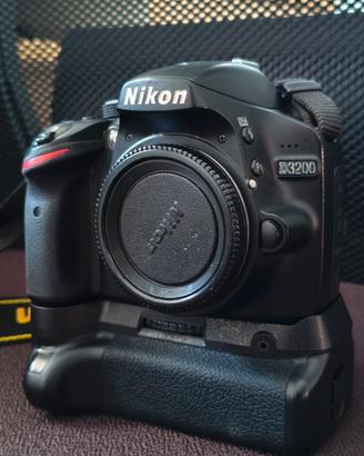 Nikon d3200 + battery grip e 3 batterie