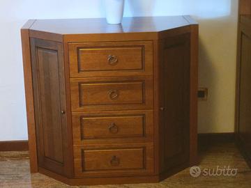 Cassettiera con ante laterali in legno