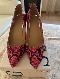 Decolte’ Guess pitonate