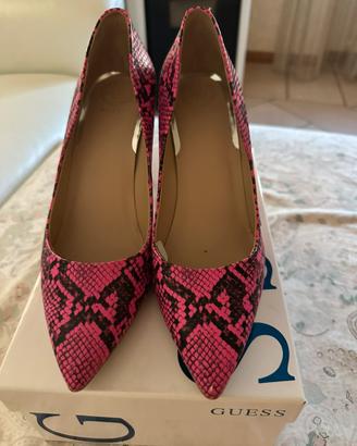 Decolte’ Guess pitonate