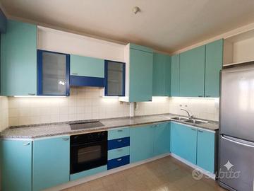 cucina angolare completa con elettrodomestici 