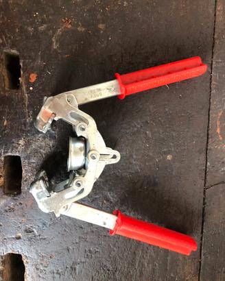 Tappatrice bottiglie  tappi a corona