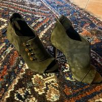 Scarpa con tacco verde