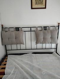 letto in ferro battuto grigio antracite.