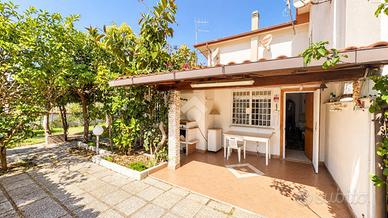 VILLA A SCHIERA D'ANGOLO A ANZIO