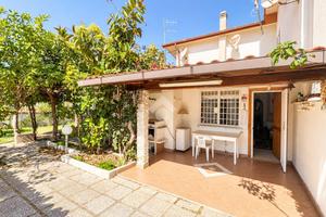 VILLA A SCHIERA D'ANGOLO A ANZIO