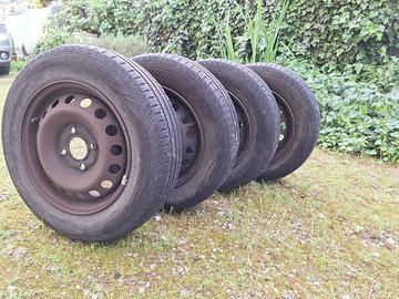 4 gomme 155-70 R13 estive (compresi i cerchioni)