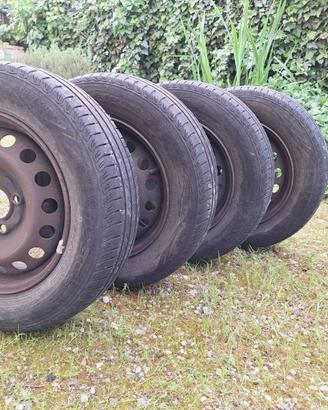 4 gomme 155-70 R13 estive (compresi i cerchioni)