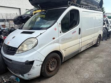 Opel Vivaro solo per ricambi