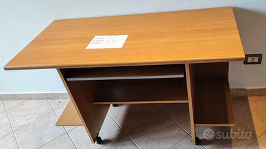 scrivania PC tinta ciliegio