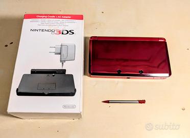 Nintendo 3DS Rosso + Kit Caricatore e Stand