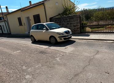Lancia y