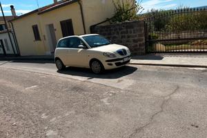 Lancia y