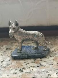 Miniatura fusione lupo in piedi