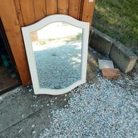 specchio con cornice in legno