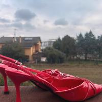 Decolleté rosse lucide con fibbie e cinturini