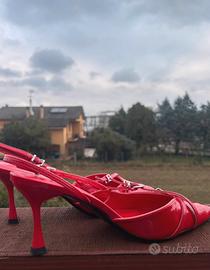 Decolleté rosse lucide con fibbie e cinturini