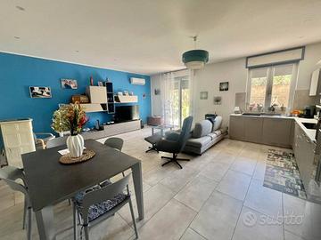 Casa di testata con 2 appartamenti