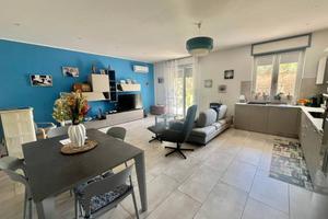 Casa di testata con 2 appartamenti