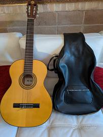 Chitarra classica con custodia