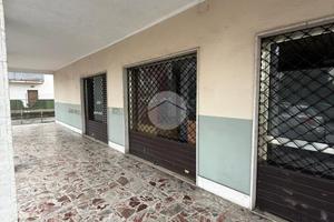 NEGOZIO A AZZANO SAN PAOLO
