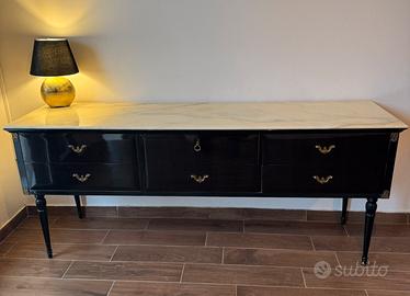 Mobile con due comodini