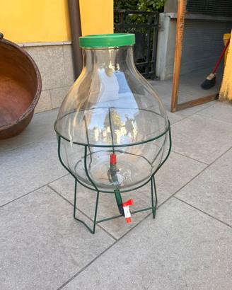 Damigiana con supporto in metallo e rubinetto