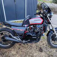 Honda vf 750 café racer