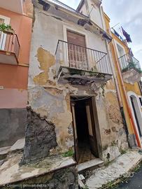Casa indipendente con terrazzino in centro -