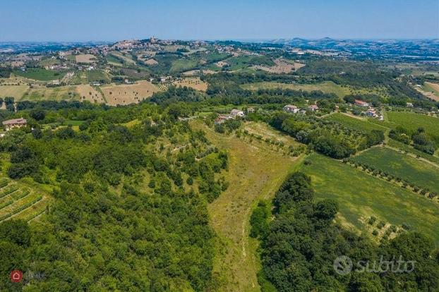 Terreno con rustico e fienile accatastato