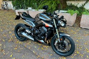 Triumph Street Triple RS 765