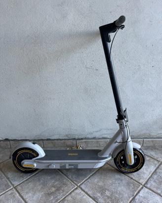 Segway Ninebot G30 Max - Nuovi Batteria e ruote