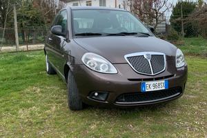 Lancia ypsilon 2011