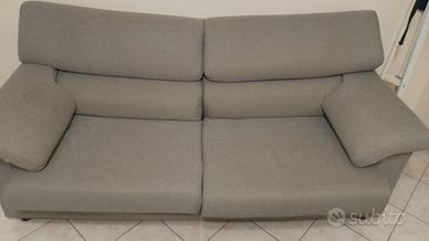 divano 3 posti grigio