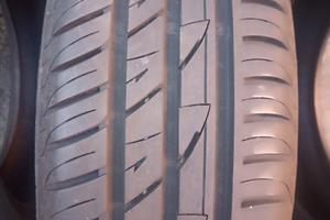  4 gomme estive buoni 165/ 60 R14