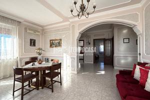 APPARTAMENTO RISTRUTTURATO CON VISTA e BOX AUTO