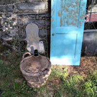 Portoncino in legno, telaio finestra,