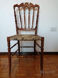 Sedia in legno, imbottitura da rinnovare