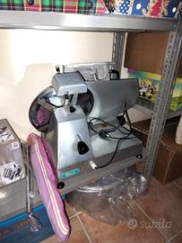 Affettatrice professionale Comac lama 30 cm – uso