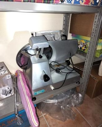 Affettatrice professionale Comac lama 30 cm – uso