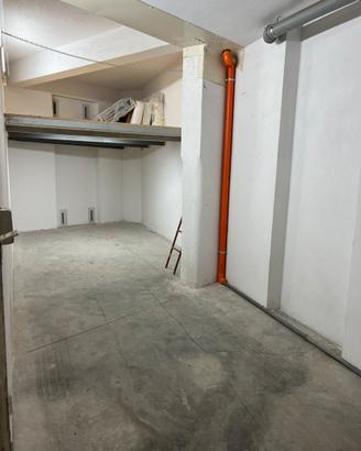 Garage 30 mq + soppalco 15 mq, serranda elettrica