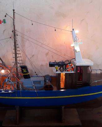 Modellino Motopeschereccio in legno fatto a mano