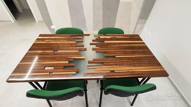 Tavolo in resina e legno